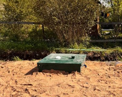 Почему самостоятельное обслуживание септика может привести к поломке?