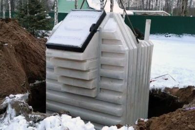Установка пластикового погреба зимой: возможности, риски и полезные советы