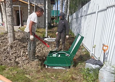 Септик или выгребная яма: что выгоднее для дачи в 2026 году?