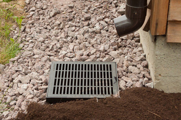 Зачем нужна ливневая система и как ее правильно установить?