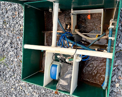 Засор, перелив, запах: что делать, если септик работает неправильно?