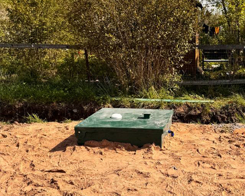 Почему самостоятельное обслуживание септика может привести к поломке?