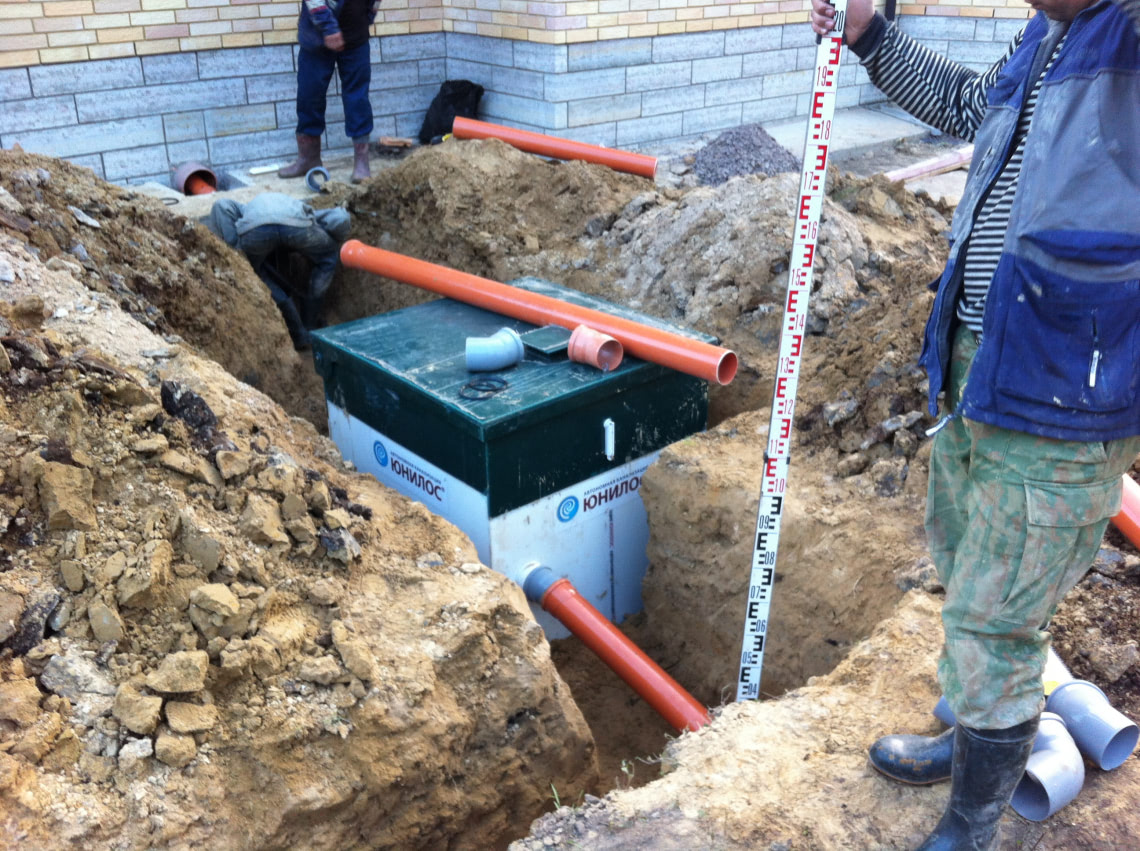 Монтаж автономной системы канализации для загородного дома Юнилос